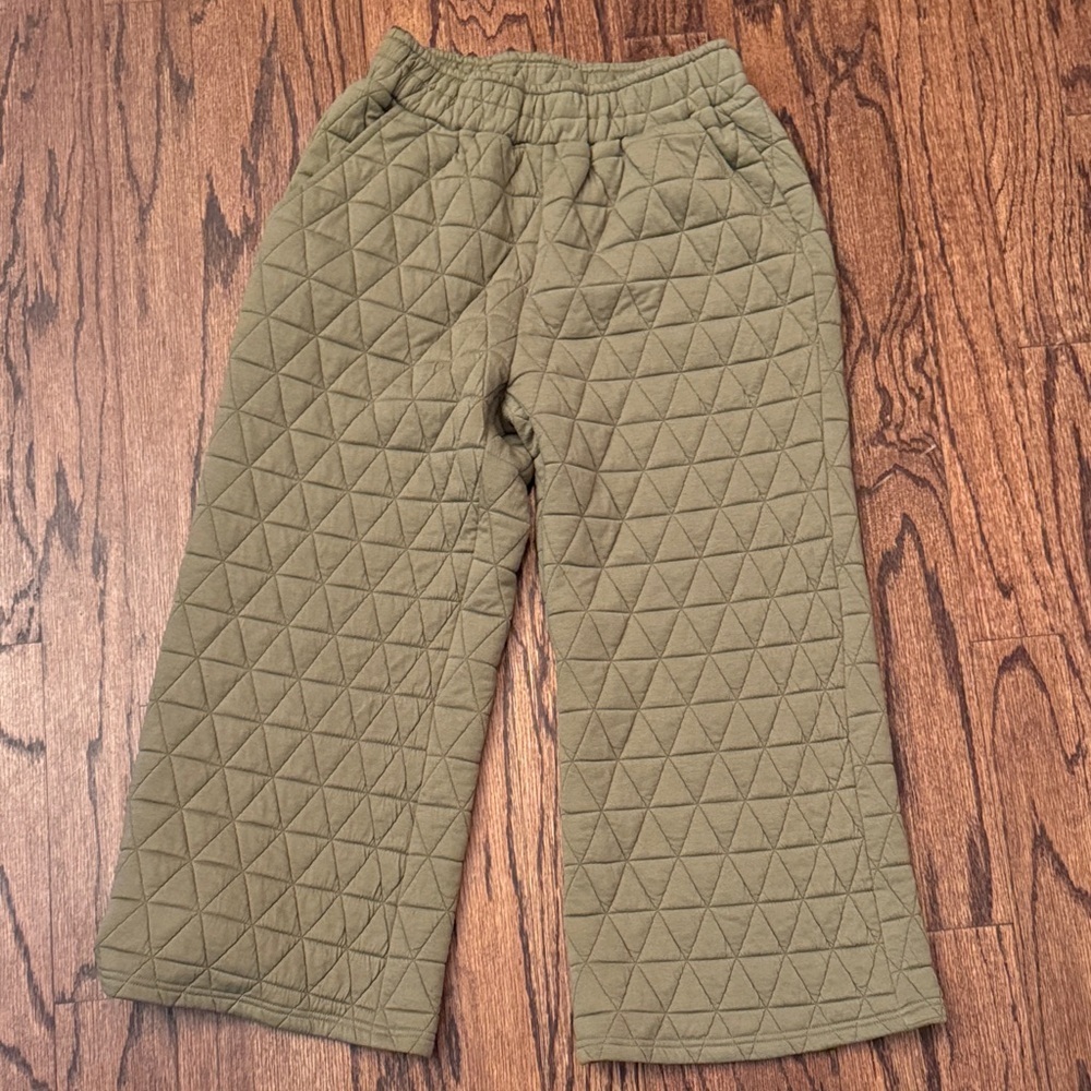 See and Be Seen Quilted Olive Cropped Pants size Small